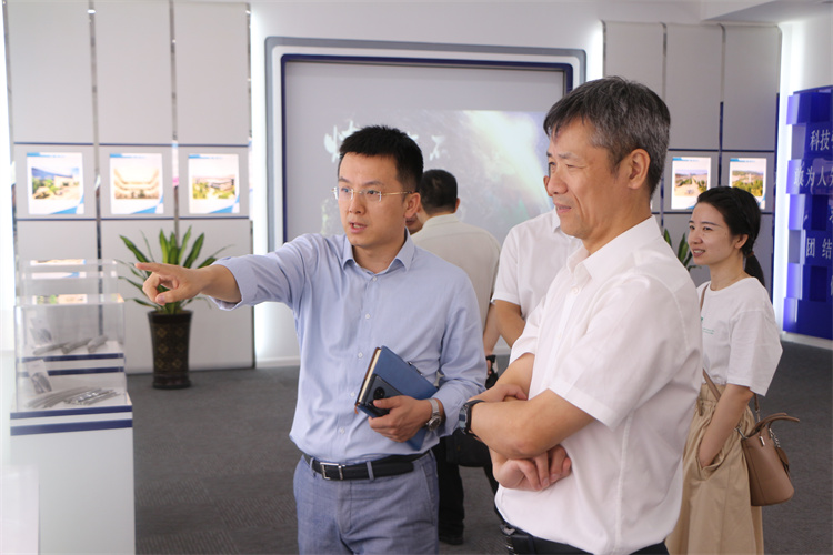 浙江省经信厅总工程师李永伟一行莅临浙江91香蕉视频参观调研